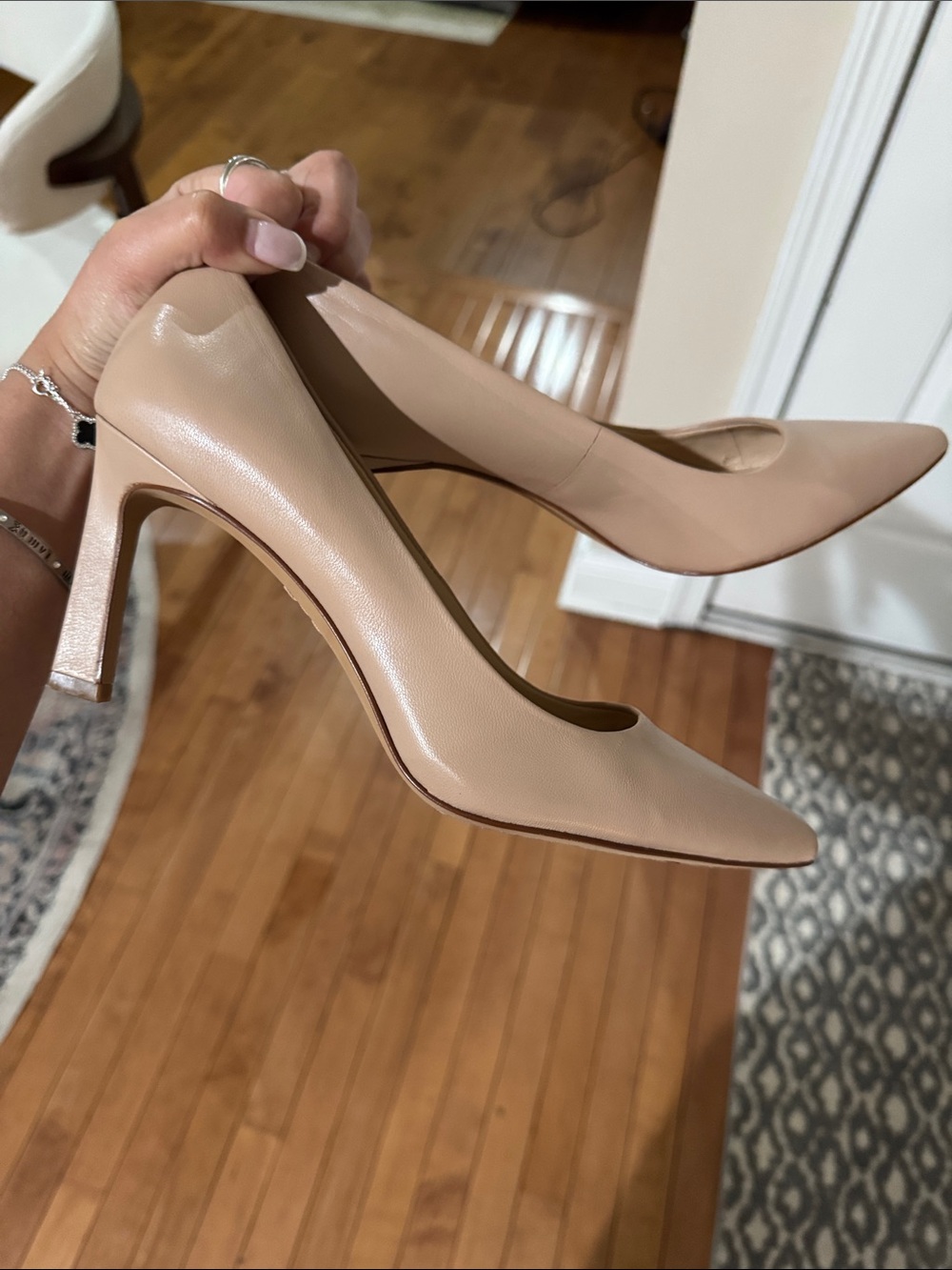 Vince camuto heels size 8